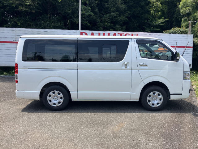 Toyota Hiace Van 7