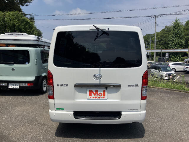Toyota Hiace Van 9