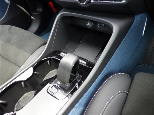 Volvo XC40リチャージ 12