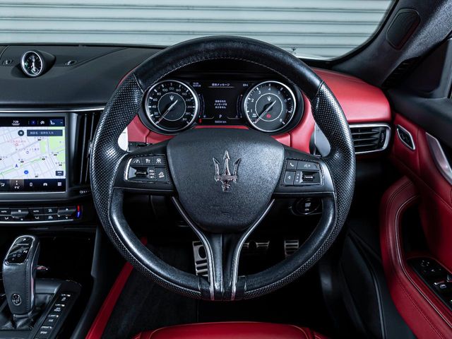 Maserati Levante 11