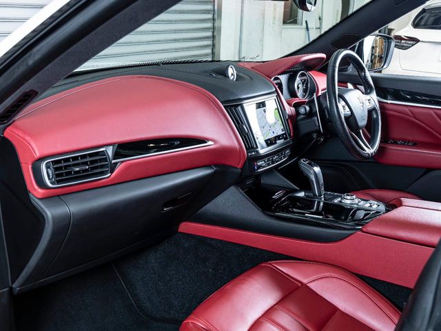 Maserati Levante 12