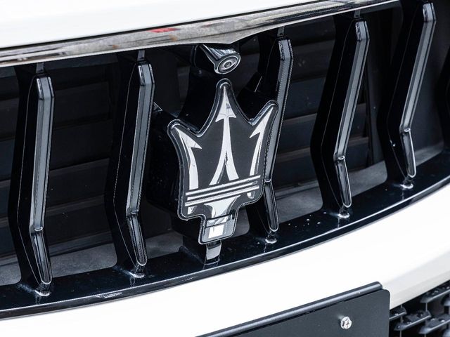 Maserati Levante 8