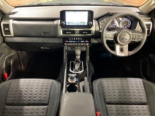 Mitsubishi Triton 2