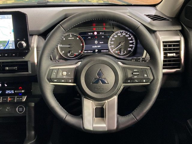 Mitsubishi Triton 8