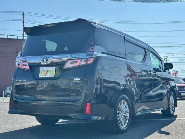 Toyota Vellfire 2