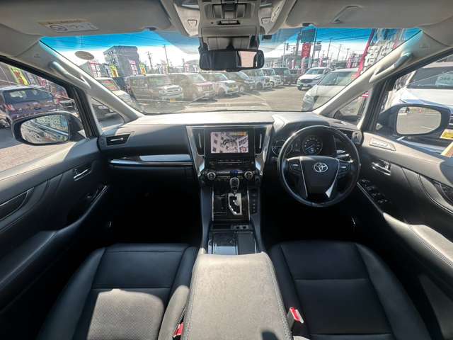 Toyota Vellfire 3
