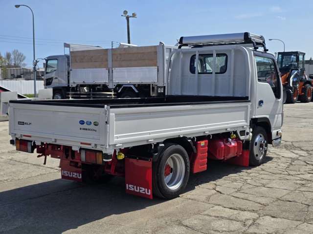 Isuzu Elf 8