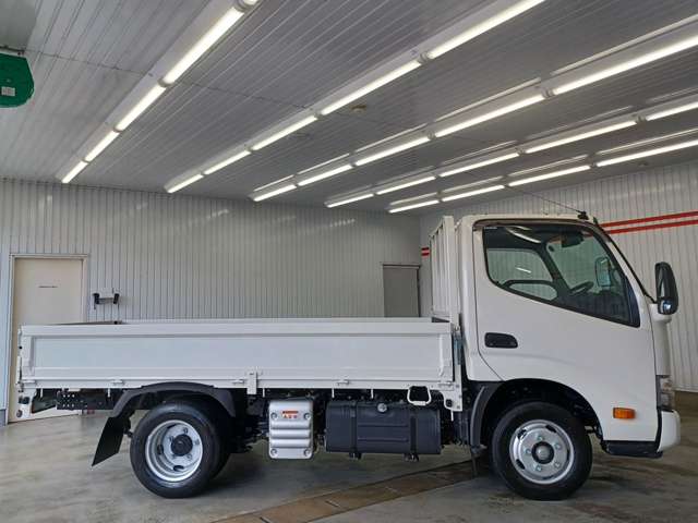 Hino Dutro 9