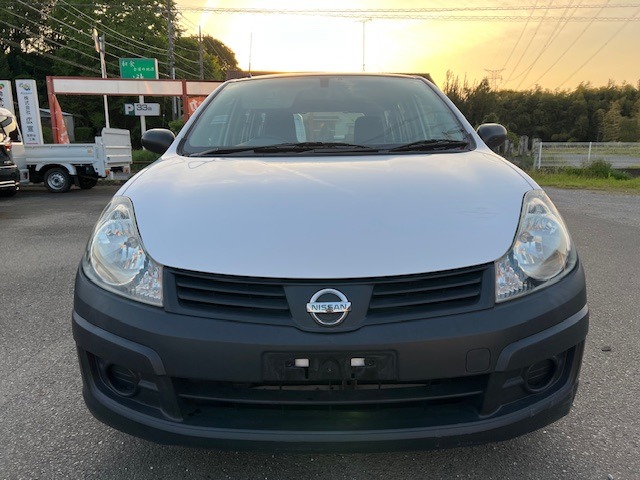Nissan AD 5