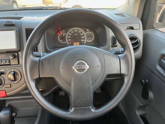 Nissan AD 8