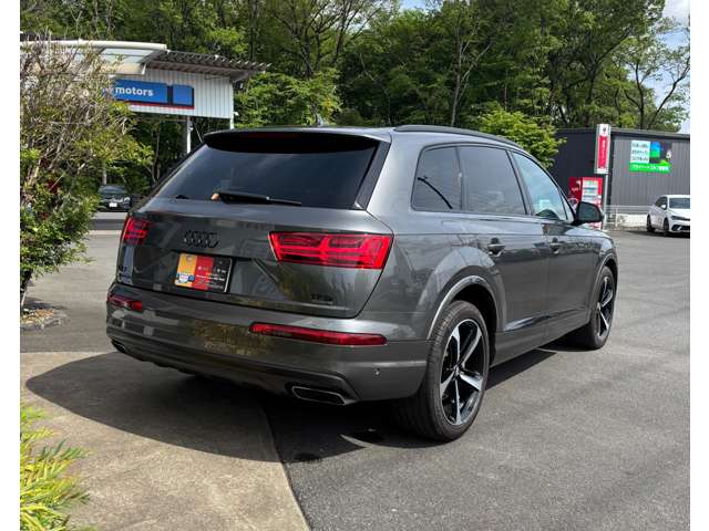 Audi Q7 4