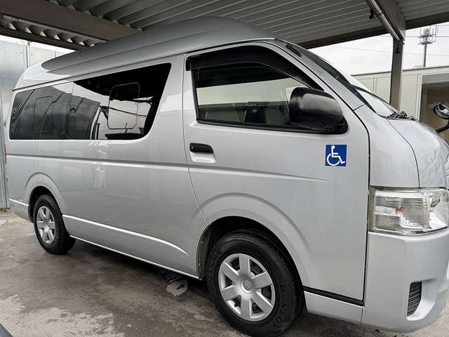 Toyota Hiace Van 8