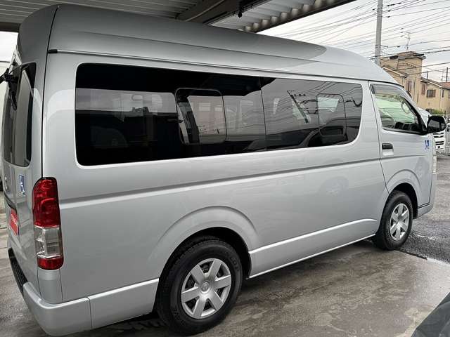 Toyota Hiace Van 9