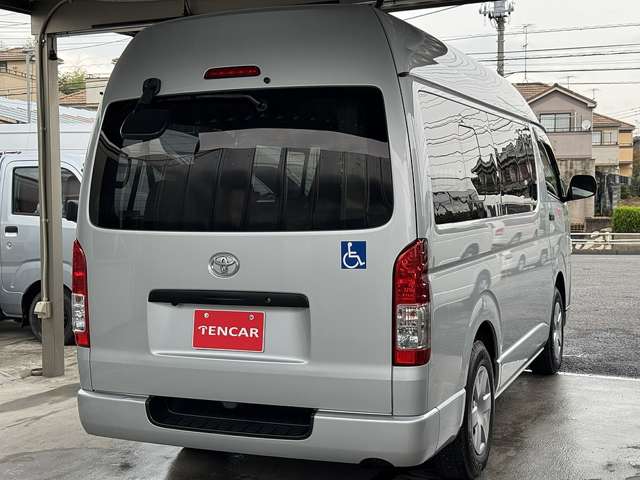 Toyota Hiace Van 10