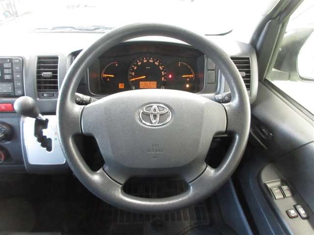 Toyota Regius Ace 11