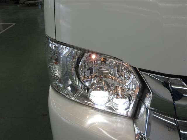 Toyota Regius Ace 9
