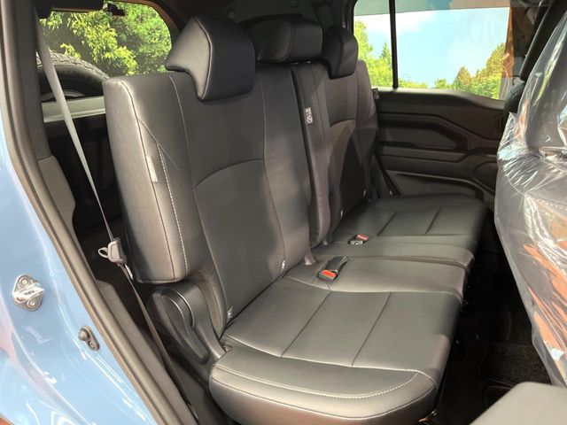 Toyota Land Cruiser FJ 12