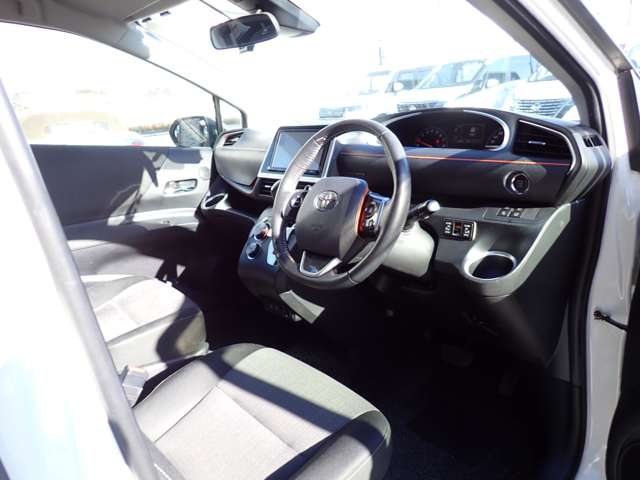 Toyota Sienta 11