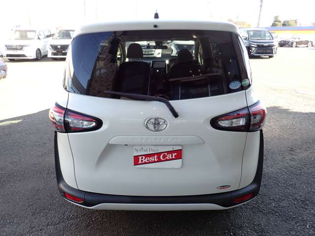 Toyota Sienta 3