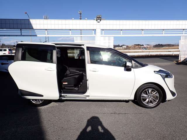 Toyota Sienta 5