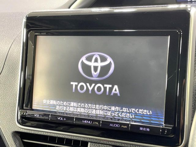 Toyota Voxy 3