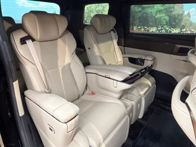 Toyota Alphard 9