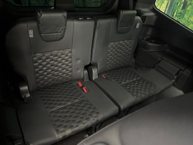 Toyota Voxy 11