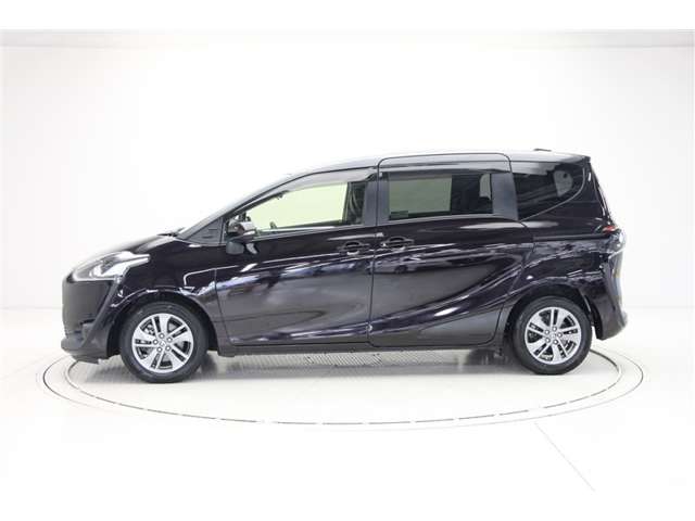 Toyota Sienta 3
