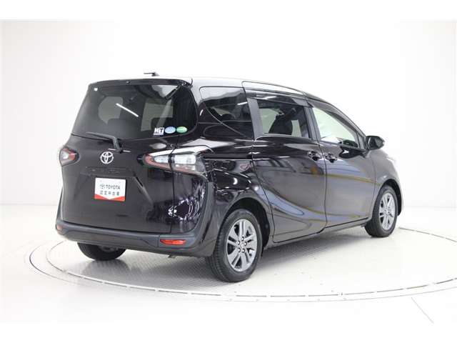 Toyota Sienta 4