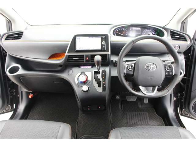 Toyota Sienta 5