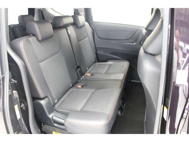 Toyota Sienta 8