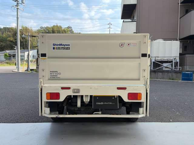 Nissan NT100 Clipper 12