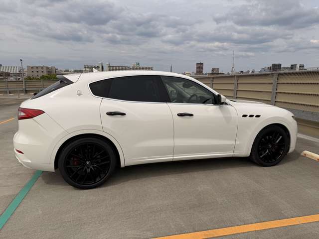 Maserati Levante 12