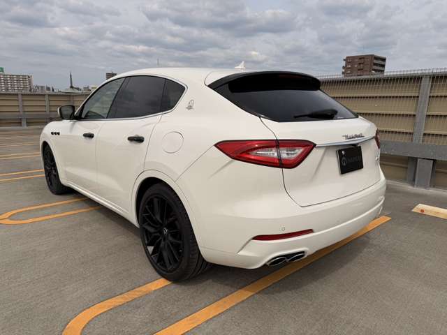 Maserati Levante 8