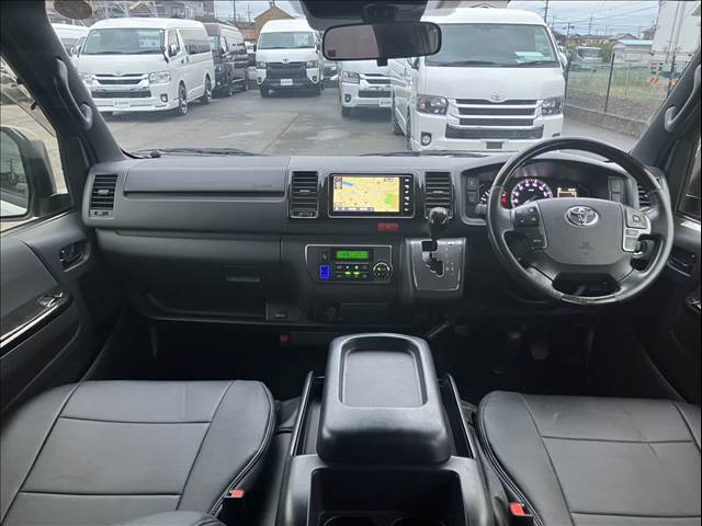 Toyota Hiace Van 11