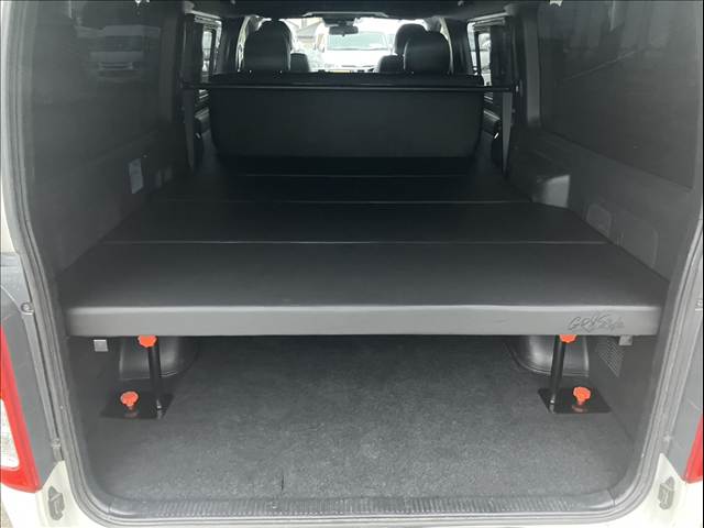 Toyota Hiace Van 4