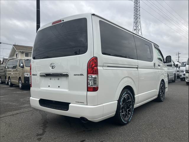 Toyota Hiace Van 7