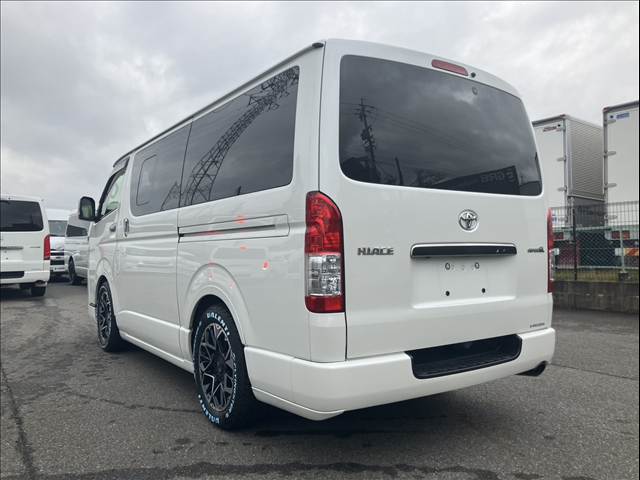 Toyota Hiace Van 8