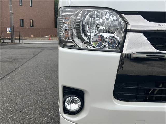 Toyota Hiace Van 9