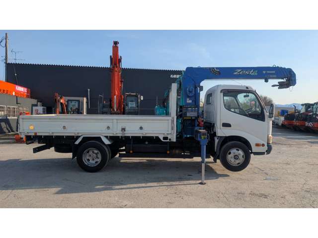Hino Dutro 4