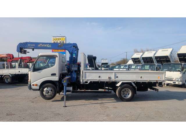 Hino Dutro 8