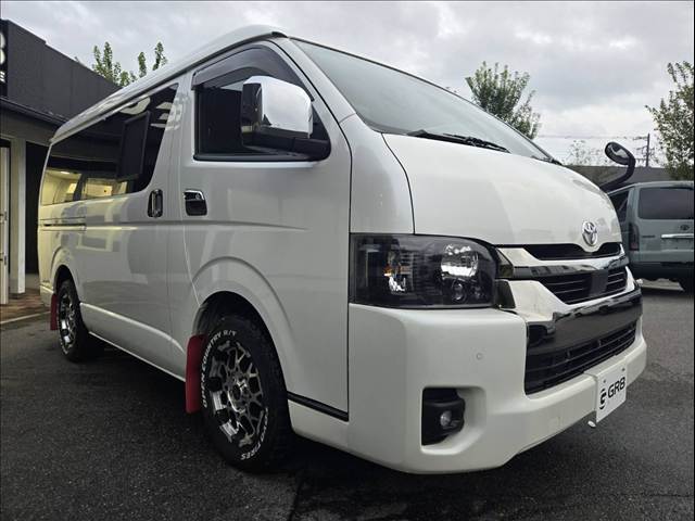 Toyota Hiace Van 11