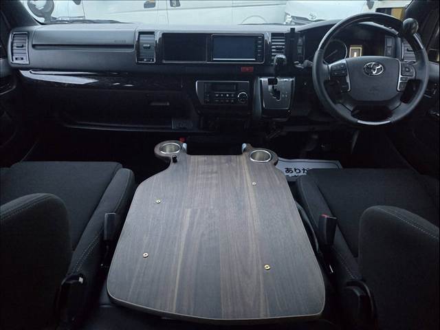Toyota Hiace Van 4
