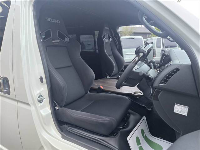 Toyota Hiace Van 9