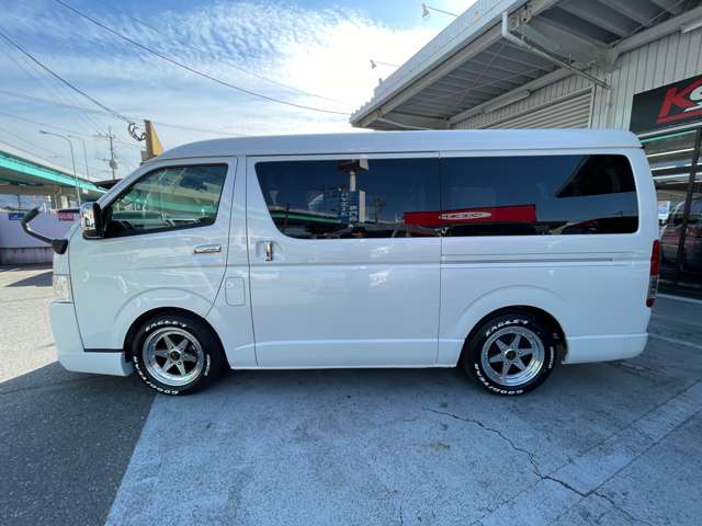 Toyota Hiace 12