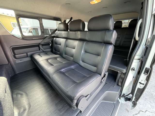 Toyota Hiace 2