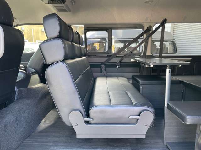 Toyota Hiace 4