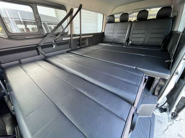Toyota Hiace 5