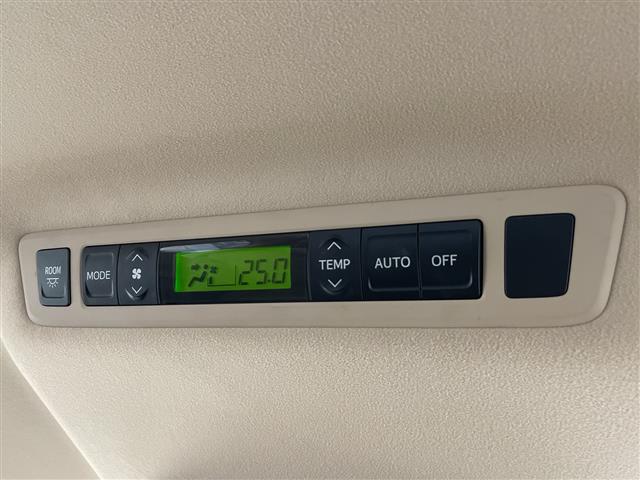 Toyota Alphard Hybrid 12