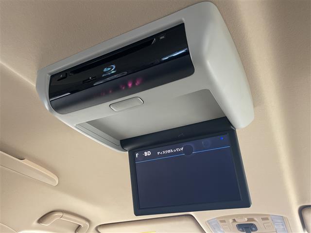 Toyota Alphard Hybrid 6